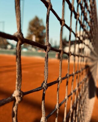 𝘚𝘶𝘯𝘥𝘢𝘺 - 𝘗𝘰𝘴𝘪𝘵𝘪𝘷𝘦 𝘷𝘪𝘣𝘦𝘴 ☀️
#sunday #sundaymood #tennis #tennislife #tennislove #tennisaddict #skg #greece #lesraquettes #lesraquettestennisacademy #sundayquotes #tenniscourt #tennisnet #sunnyday #october #autumn